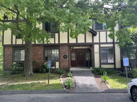 10 Essex Ct #10, Brookfield, CT 06804
