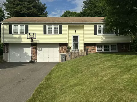 47 Strawberry Ln, Manchester, CT 06040