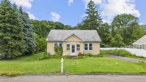 29 Gloria Pl, East Haven, CT 06512