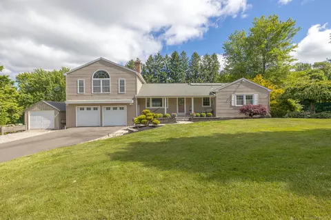28 Gail Dr, Ellington, CT 06029