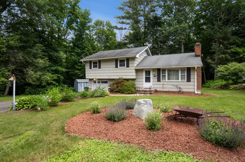 55 Fernwood Dr, Simsbury, CT 06070