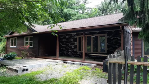 94 Wilsonville Rd, Thompson, CT 06255