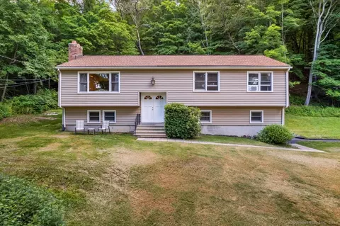104 Freeman Rd, Oxford, CT 06478