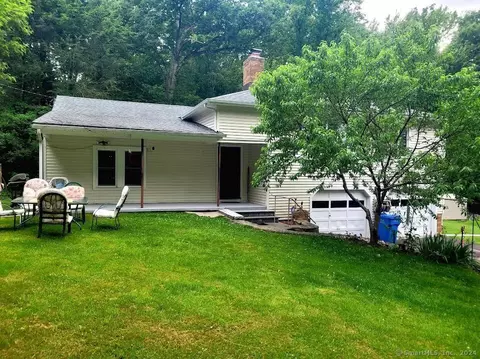 27 Cottage St, Monroe, CT 06468