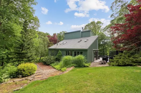 62 Brainard Hill Rd, Haddam, CT 06441