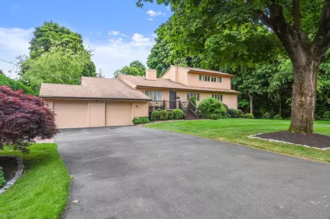 610 Garden St, Trumbull, CT 06611