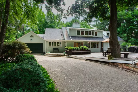 7 Brookside Blvd, West Hartford, CT 06107