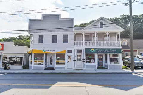 20 S Main St, Putnam, CT 06260