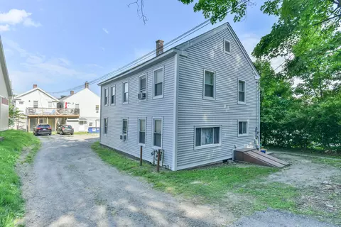46 School St, Putnam, CT 06260