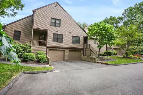 6 Wildflower Ln # 6, Monroe, CT 06468