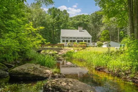 392 Roast Meat Hill Rd, Killingworth, CT 06419