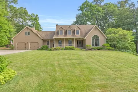 115 W Pines Dr, Southington, CT 06489