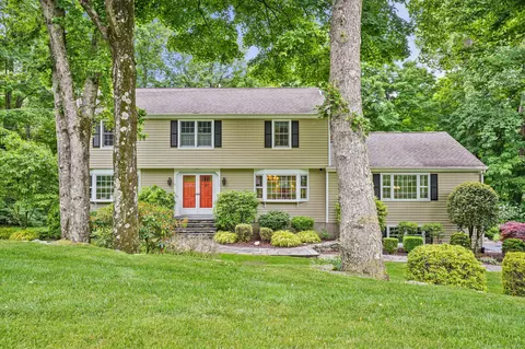 30 Skating Pond Rd, Trumbull, CT 06611