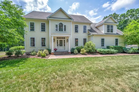 8 Heft Brook Ln, Killingworth, CT 06419