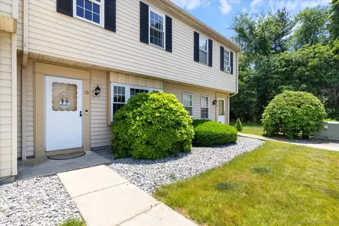 10 Founders Vlg #10, Clinton, CT 06413