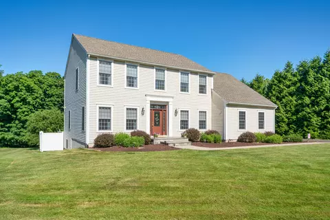 2 Hunting Ln, North Haven, CT 06473