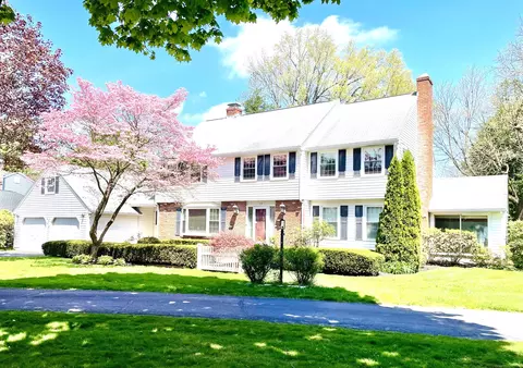 15 Hedwig Ct, West Hartford, CT 06107
