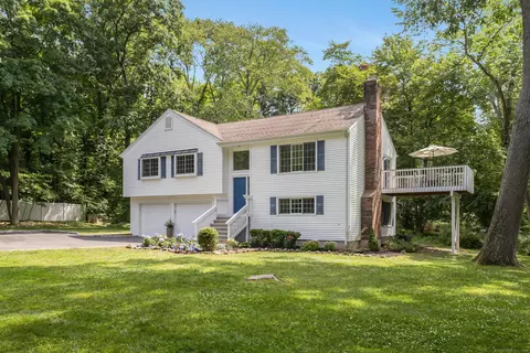 549 Hoyt St, Darien, CT 06820