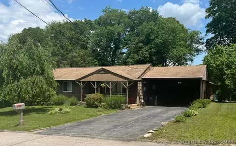 47 Wildwood Ln, Uncasville, CT 06382