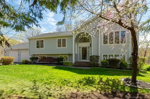 3 Partridge Ln, Guilford, CT 06437