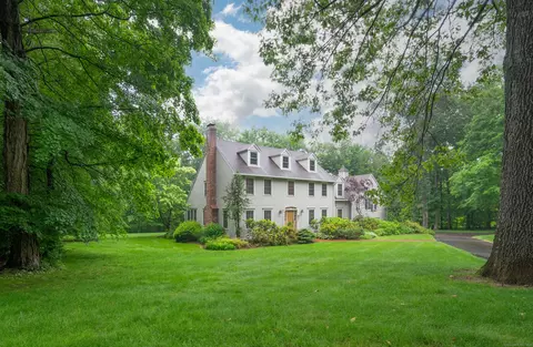 18 Hunters Ridge Rd, Southbury, CT 06488