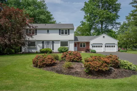 6 Mallard Dr, Bloomfield, CT 06002