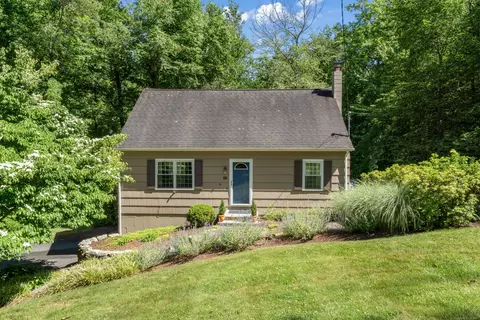 24 Great Quarter Rd, Newtown, CT 06482