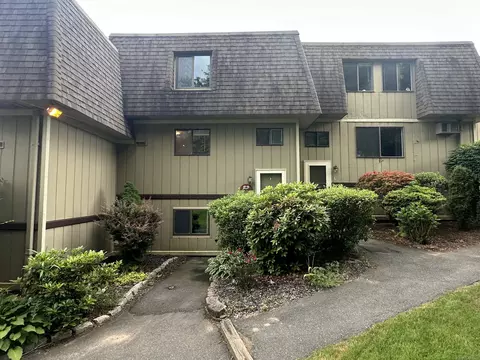 53 Suffield Meadow Dr #53, Suffield, CT 06078