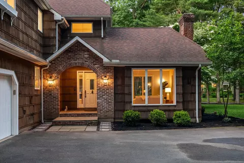 2 Oxford Rd, Farmington, CT 06032