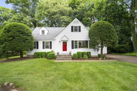 11 W Elm St, Darien, CT 06820