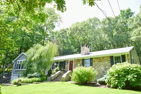 100 Elaine Dr, Bristol, CT 06010