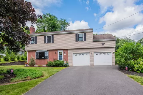 32 Stocking Brook Rd, Berlin, CT 06037