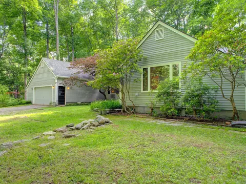 85 Dog Ln, Mansfield, CT 06268