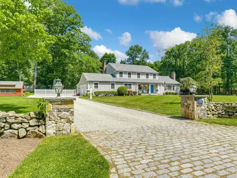 2 Petticoat Ln, Darien, CT 06820