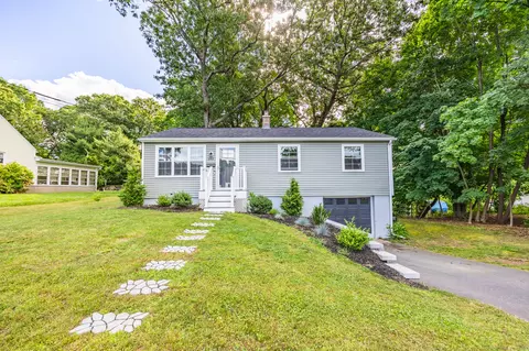 242 Pondview Dr, Southington, CT 06489