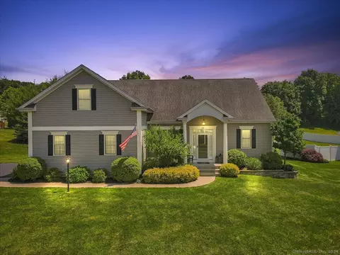 418 Briarwood Dr, Manchester, CT 06040