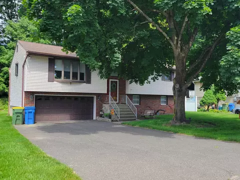 129 Oldham Ave, Waterbury, CT 06705