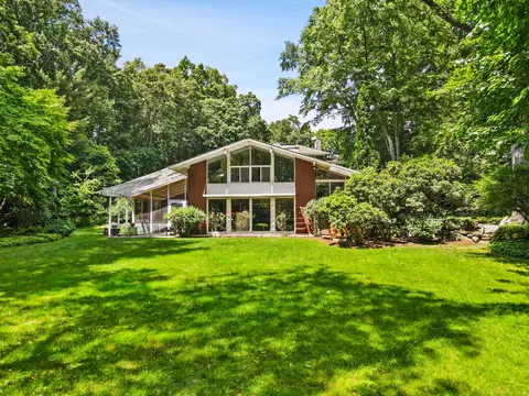 56 W Hill Ln, Stamford, CT 06902