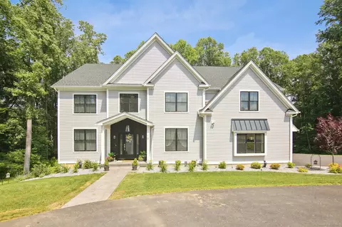 10 Holly Ln, Sandy Hook, CT 06482 photo 1