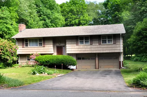 2 Russmar Trl, Columbia, CT 06237