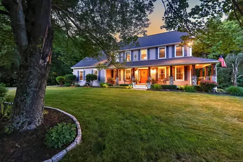 42 Carriage Dr, Bethany, CT 06524