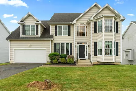 27 Larovera Ter, Ansonia, CT 06401