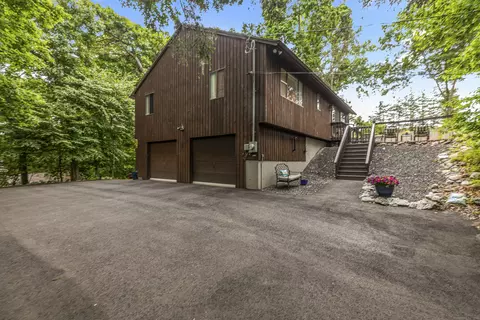 162 Grove St, Shelton, CT 06484