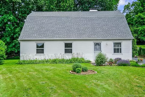 37 Hickory St, Danbury, CT 06810