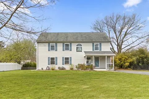 91 Mungertown Rd, Madison, CT 06443