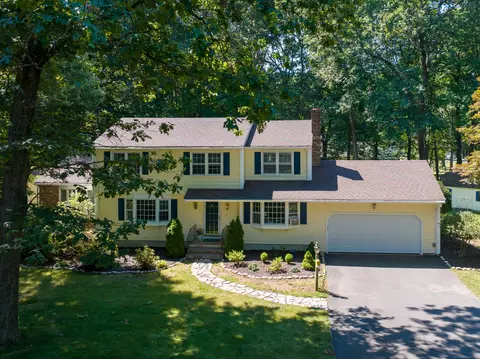 30 Lorraine Rd, Manchester, CT 06040