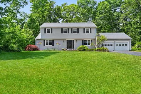 141 Princeton Dr, Shelton, CT 06484