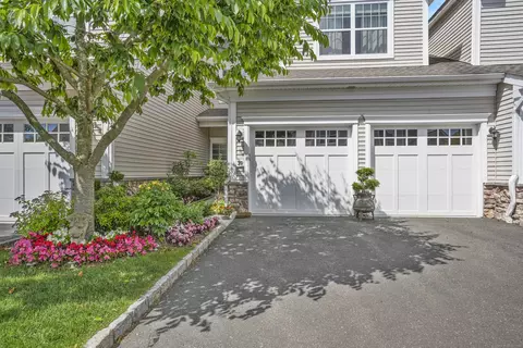 39 Briar Ridge Dr #39, Bethel, CT 06801