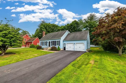 4 Village St, Bristol, CT 06010