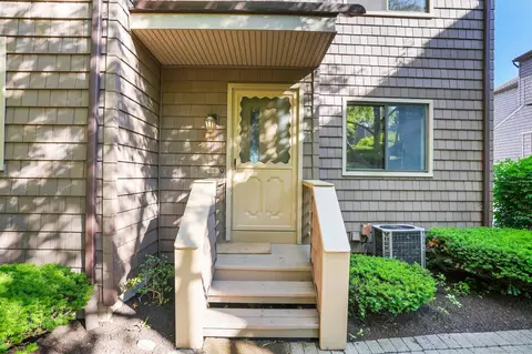 166 Old Brookfield Rd #6C1, Danbury, CT 06811